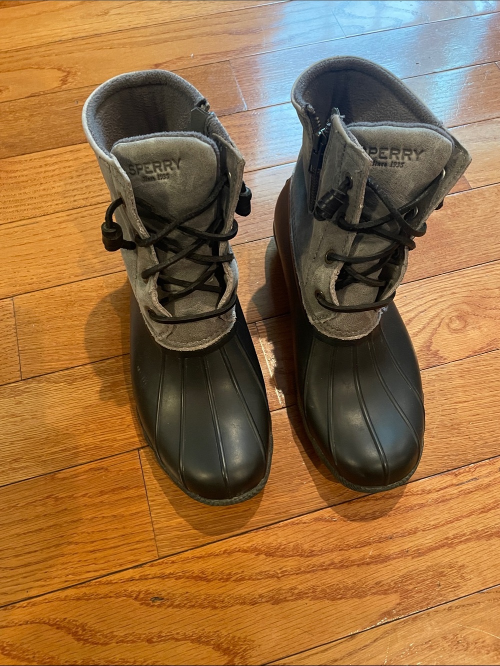 Sperry Women's Duck Boots in Black and Gray excellent condition